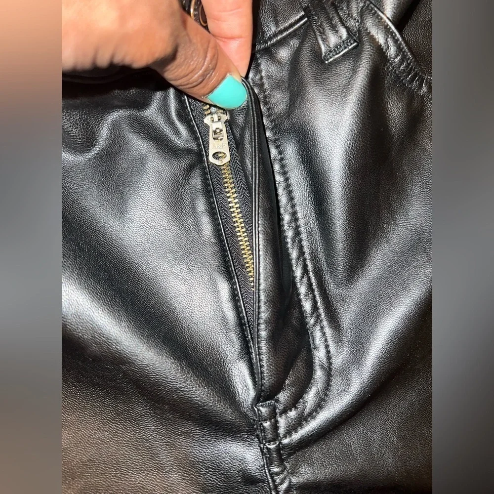 Abercrombie&Fitch Faux Leather 90s Relaxed Jean Ultra High Rise Pants size 25/0S - Picture 7 of 9